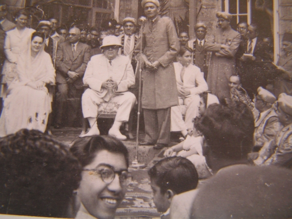 In 1946 Mowlana Sultan Muhammad Shah and Mata Salamat at the Aga Khan Academy, Nairobi